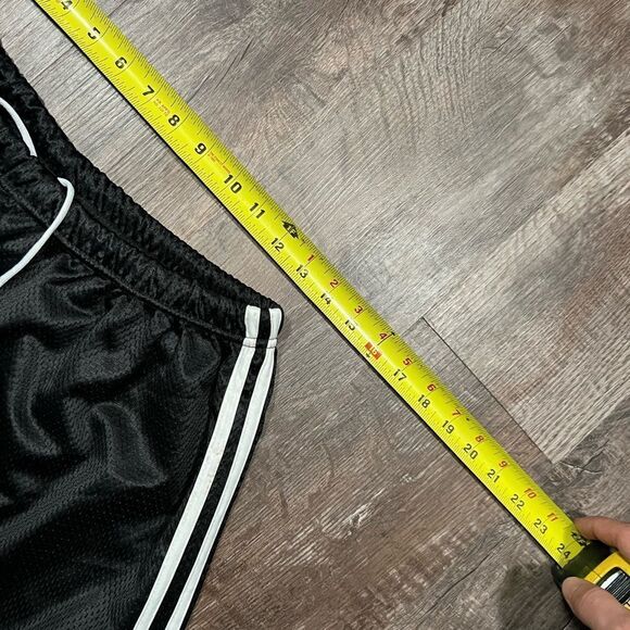 Vintage Tweety Bird Looney Tunes Shorts - Picture 8 of 10